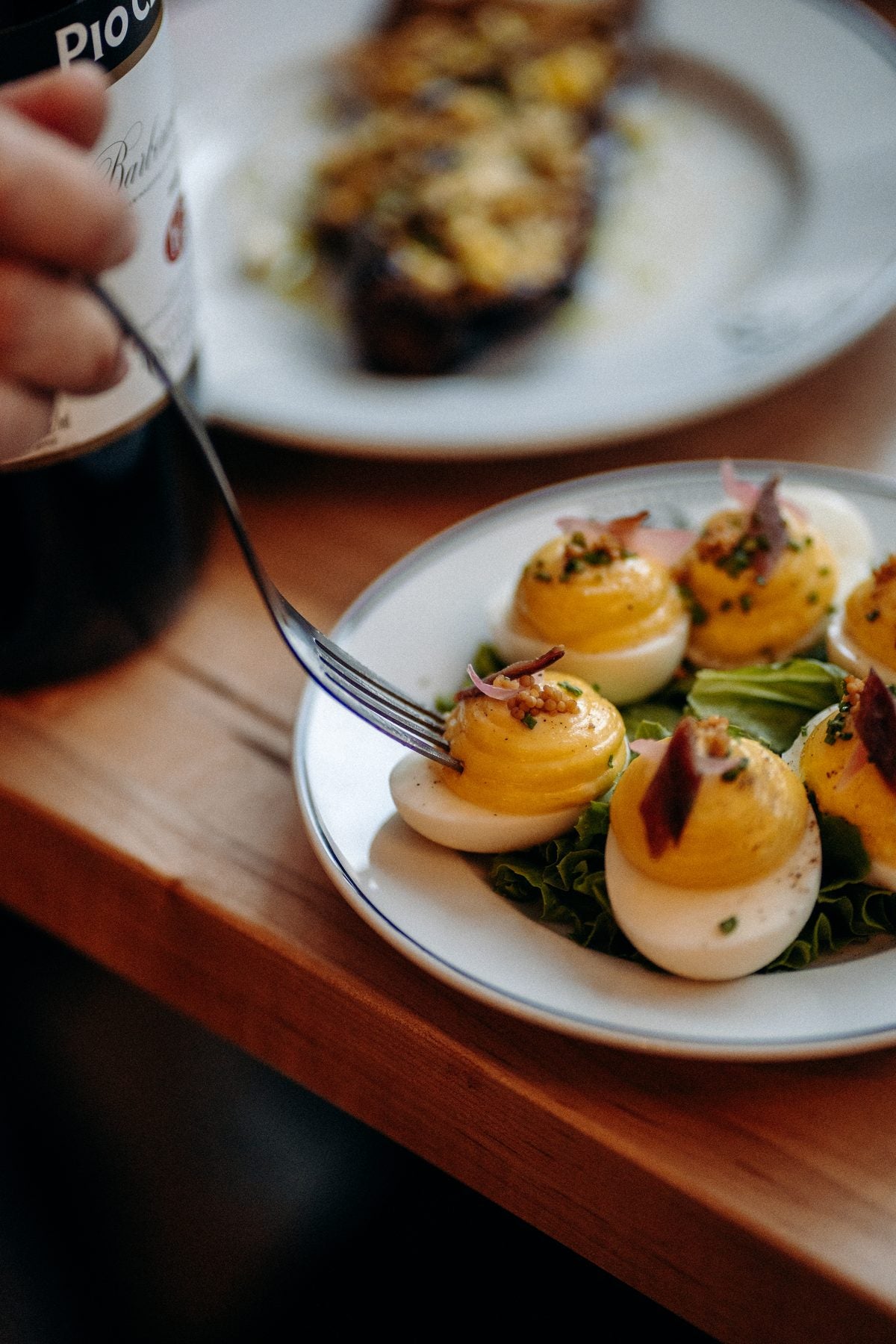 Assiette d'œufs mimosa servie au restaurant Gueuleton Montréal